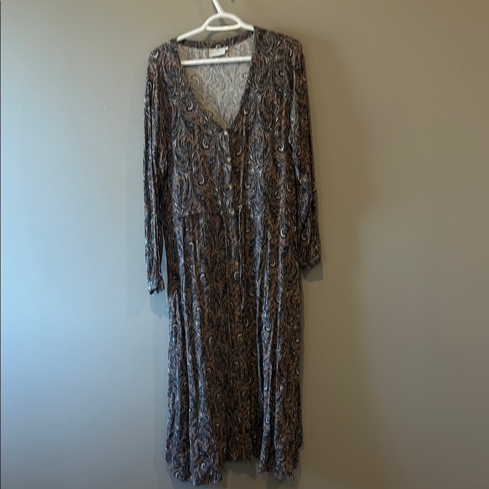 KAFSilver and Black Long Sleeve V-Neck Dress